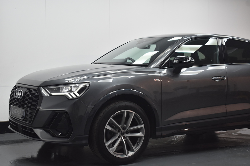 Audi Q3 TFSI CoD Black Edition - U6333