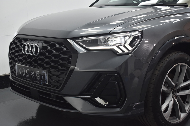 Audi Q3 TFSI CoD Black Edition - U6333