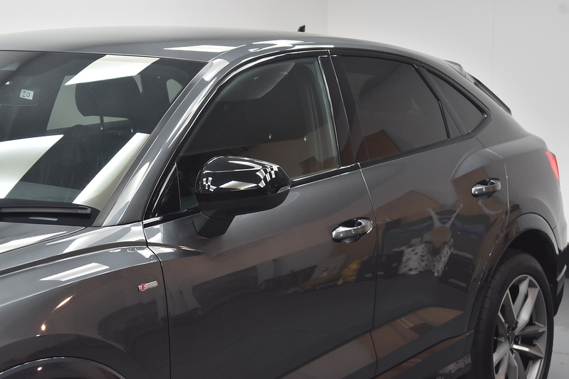 Audi Q3 TFSI CoD Black Edition - U6333