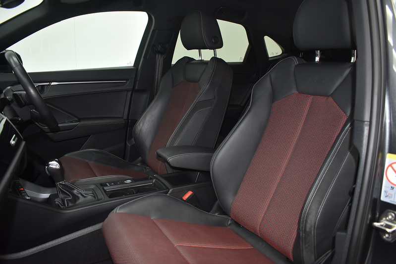 Audi Q3 TFSI CoD Black Edition - U6333