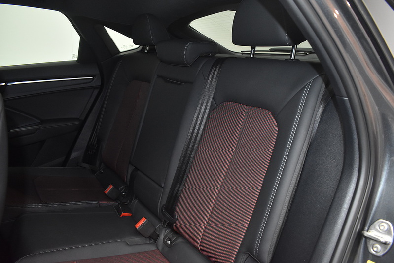 Audi Q3 TFSI CoD Black Edition - U6333