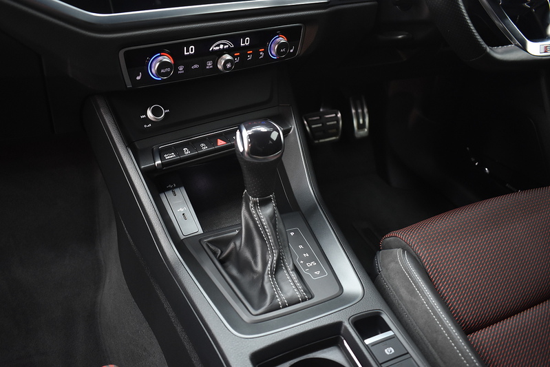 Audi Q3 TFSI CoD Black Edition - U6333