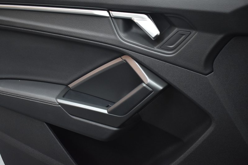 Audi Q3 TFSI CoD Black Edition - U6333