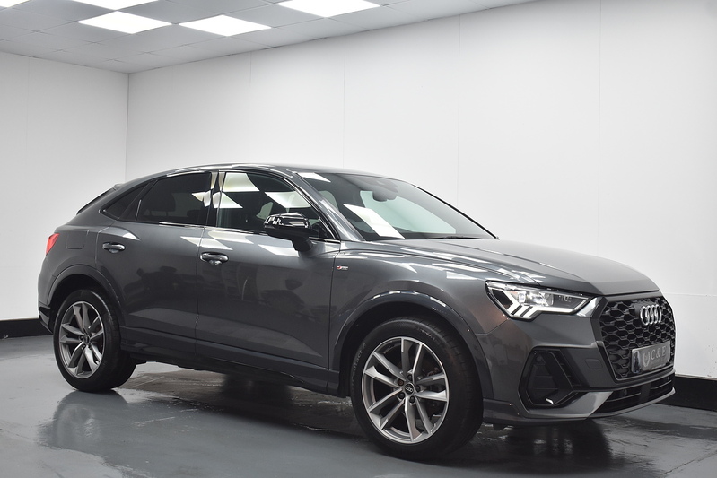 Audi Q3 TFSI CoD Black Edition - U6333