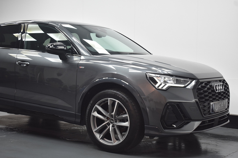 Audi Q3 TFSI CoD Black Edition - U6333
