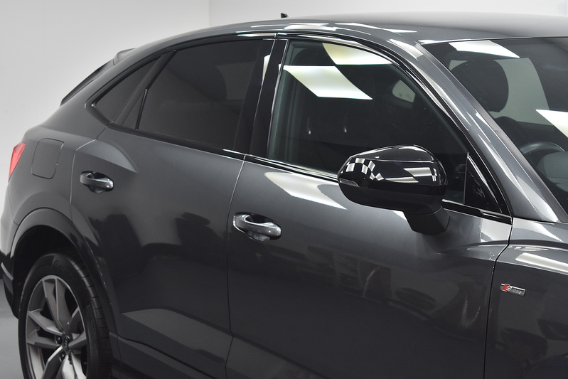Audi Q3 TFSI CoD Black Edition - U6333