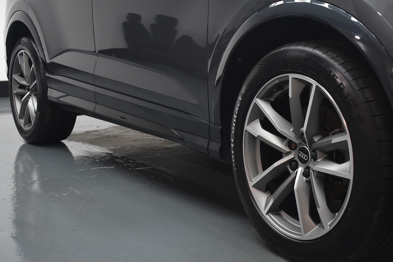 Audi Q3 TFSI CoD Black Edition - U6333