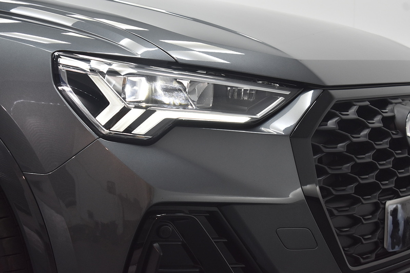 Audi Q3 TFSI CoD Black Edition - U6333