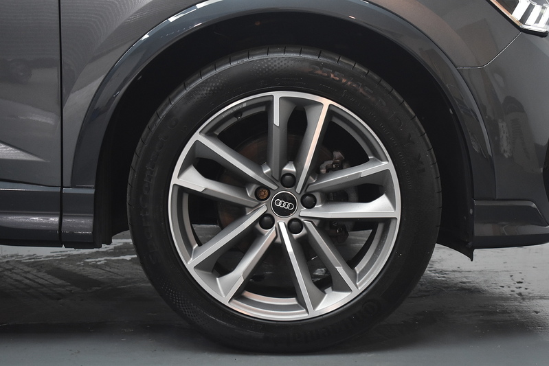 Audi Q3 TFSI CoD Black Edition - U6333