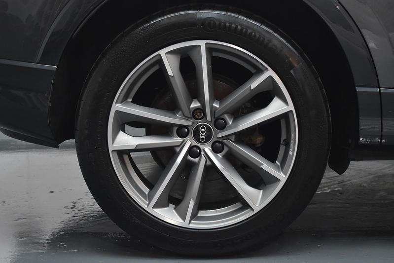 Audi Q3 TFSI CoD Black Edition - U6333