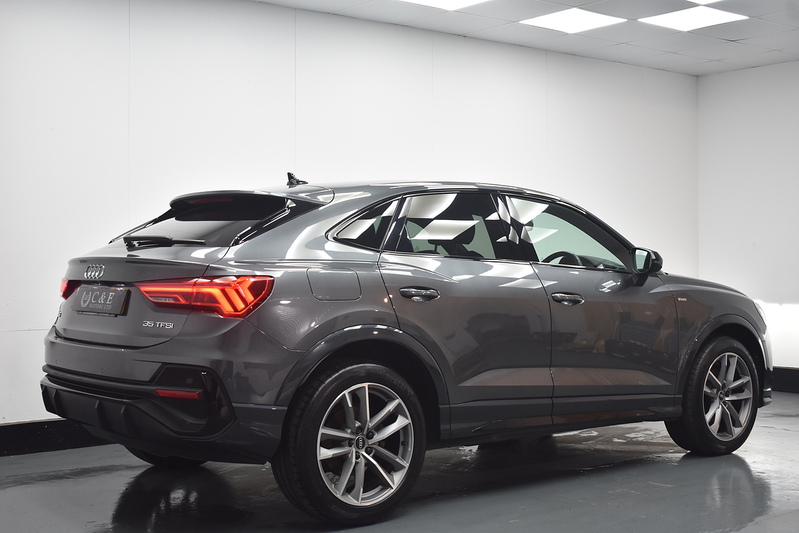 Audi Q3 TFSI CoD Black Edition - U6333
