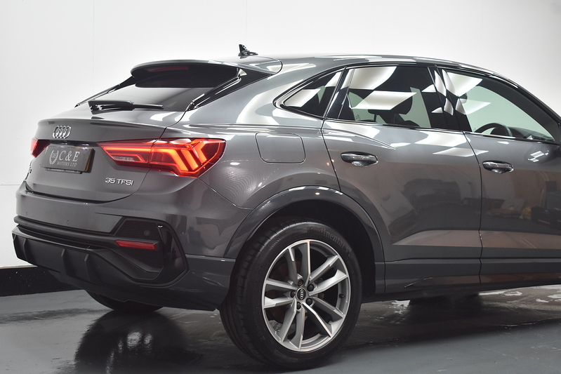 Audi Q3 TFSI CoD Black Edition - U6333