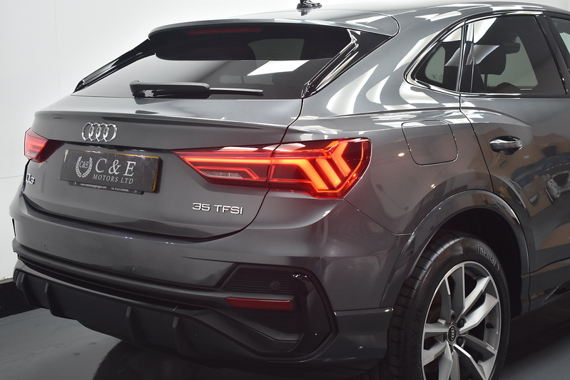 Audi Q3 TFSI CoD Black Edition - U6333