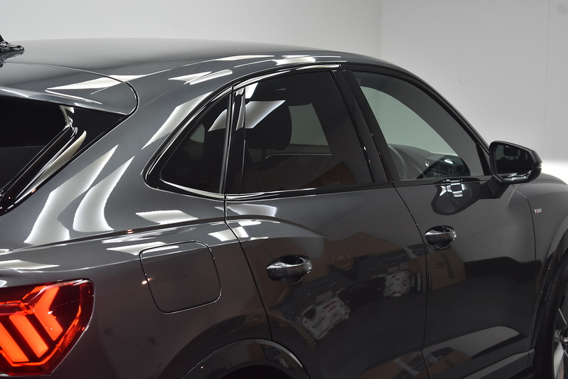Audi Q3 TFSI CoD Black Edition - U6333