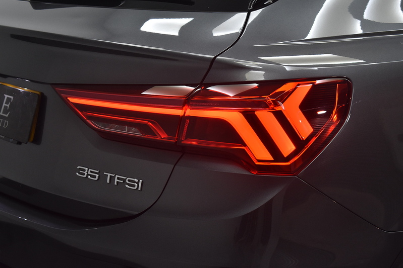 Audi Q3 TFSI CoD Black Edition - U6333