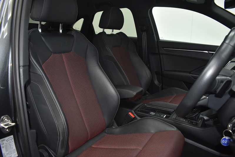 Audi Q3 TFSI CoD Black Edition - U6333