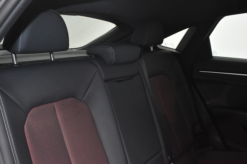 Audi Q3 TFSI CoD Black Edition - U6333