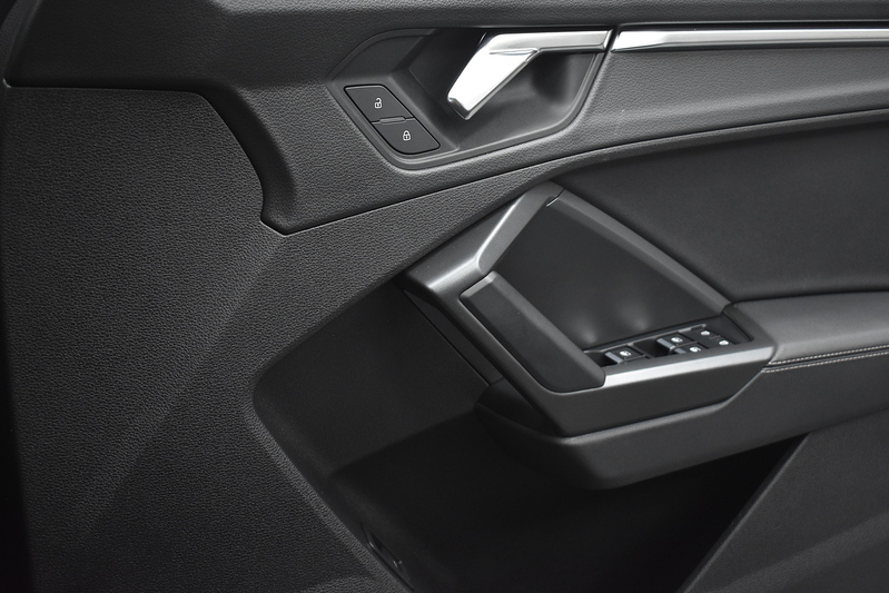 Audi Q3 TFSI CoD Black Edition - U6333