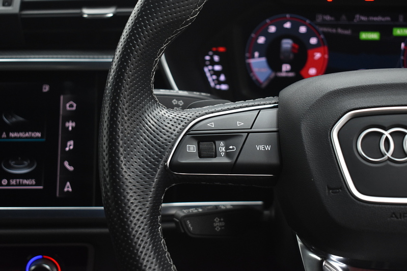 Audi Q3 TFSI CoD Black Edition - U6333