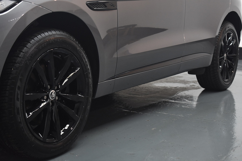 Jaguar F-PACE D200 MHEV R-Dynamic SE Black - U6340