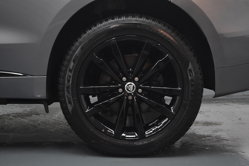 Jaguar F-PACE D200 MHEV R-Dynamic SE Black - U6340
