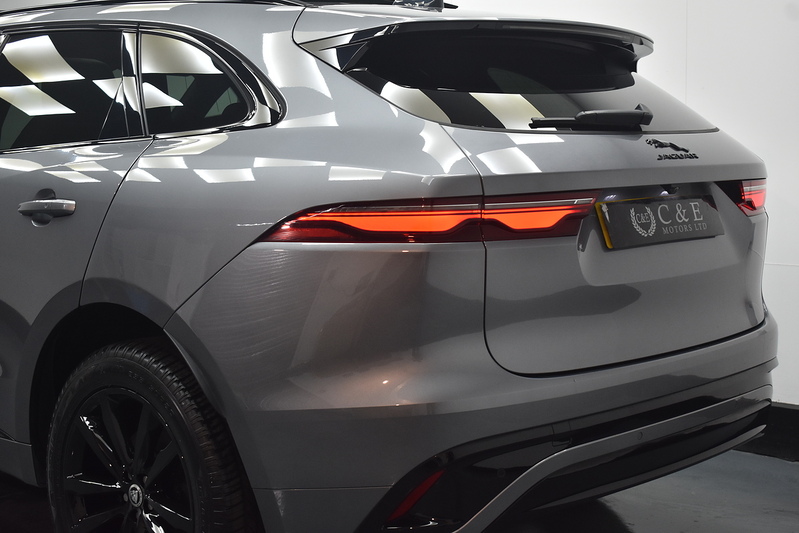 Jaguar F-PACE D200 MHEV R-Dynamic SE Black - U6340