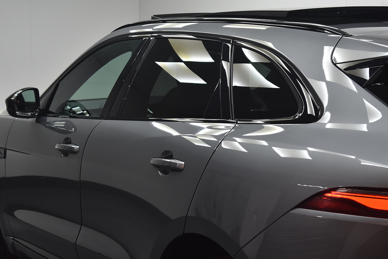 Jaguar F-PACE D200 MHEV R-Dynamic SE Black - U6340