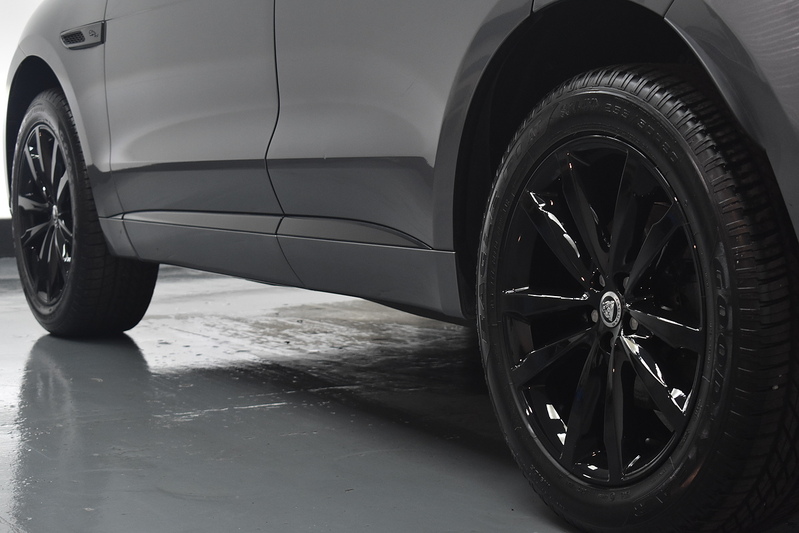 Jaguar F-PACE D200 MHEV R-Dynamic SE Black - U6340