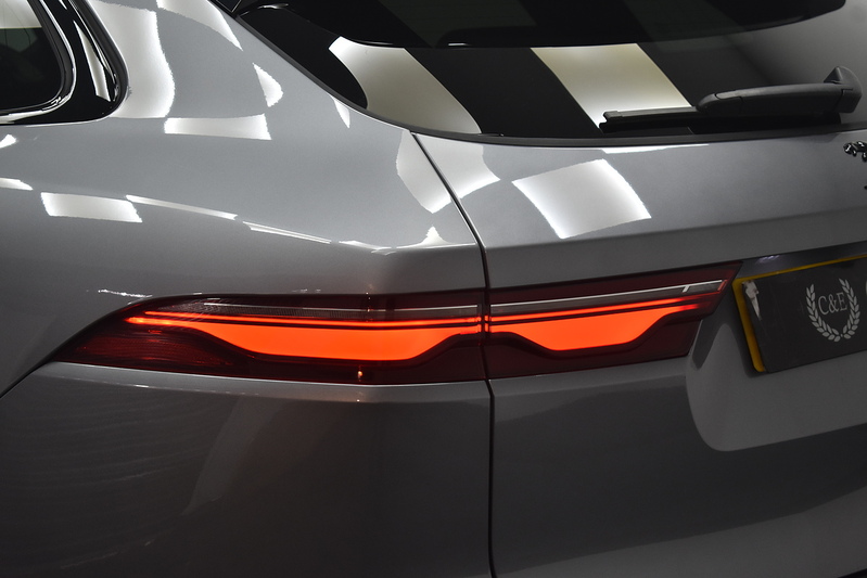 Jaguar F-PACE D200 MHEV R-Dynamic SE Black - U6340