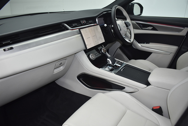 Jaguar F-PACE D200 MHEV R-Dynamic SE Black - U6340