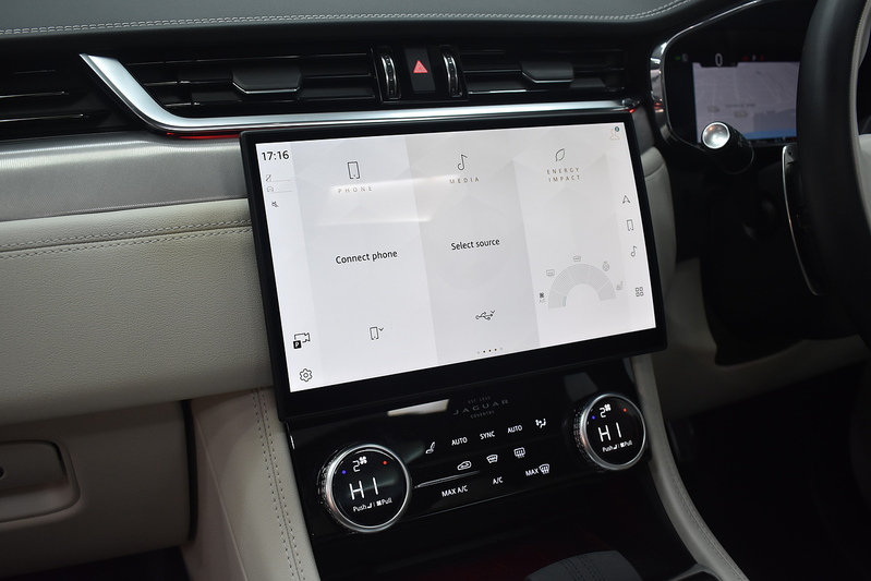 Jaguar F-PACE D200 MHEV R-Dynamic SE Black - U6340