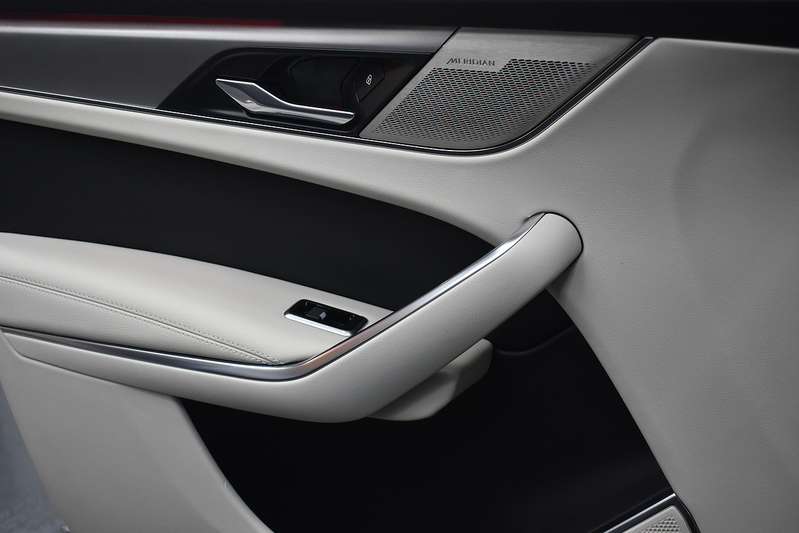 Jaguar F-PACE D200 MHEV R-Dynamic SE Black - U6340