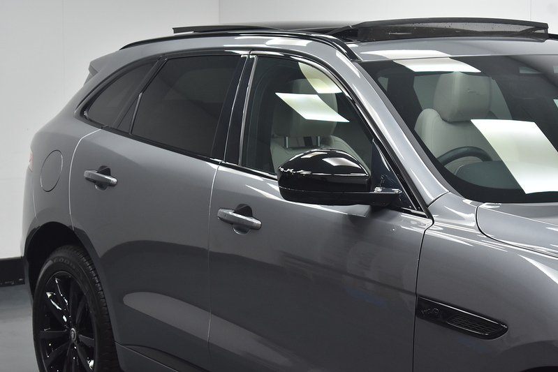 Jaguar F-PACE D200 MHEV R-Dynamic SE Black - U6340