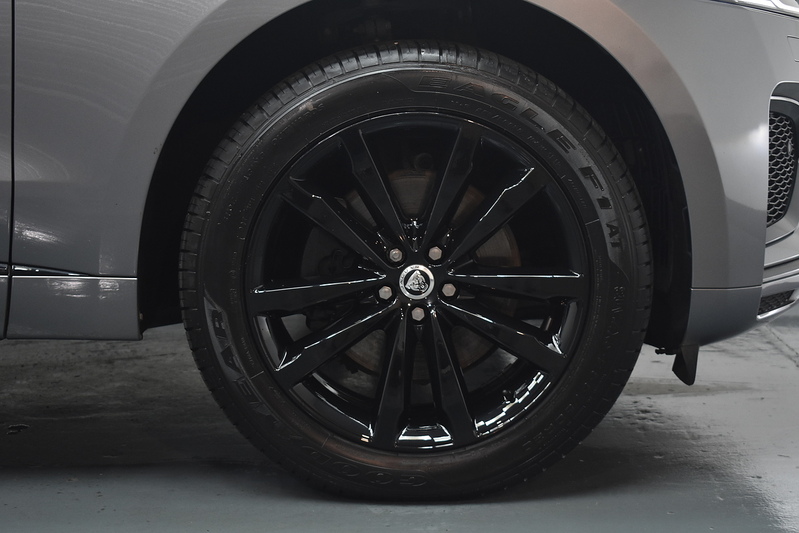 Jaguar F-PACE D200 MHEV R-Dynamic SE Black - U6340