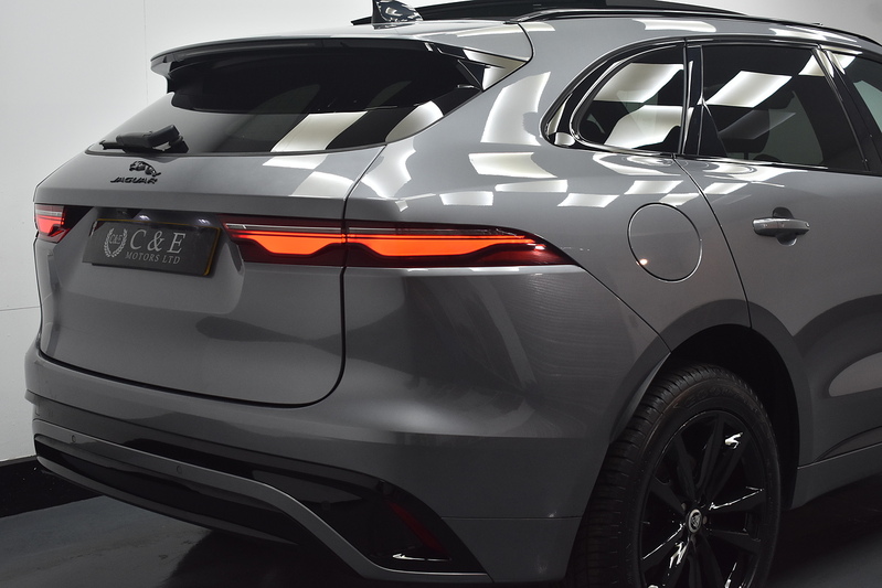 Jaguar F-PACE D200 MHEV R-Dynamic SE Black - U6340