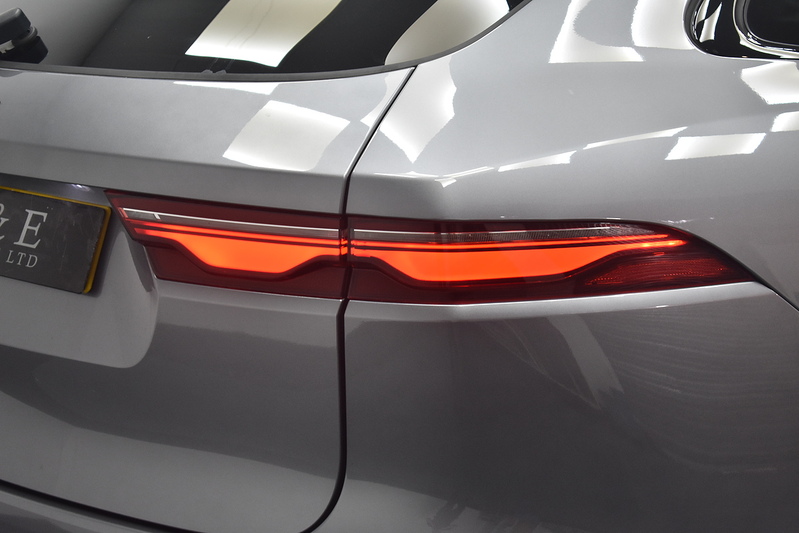 Jaguar F-PACE D200 MHEV R-Dynamic SE Black - U6340