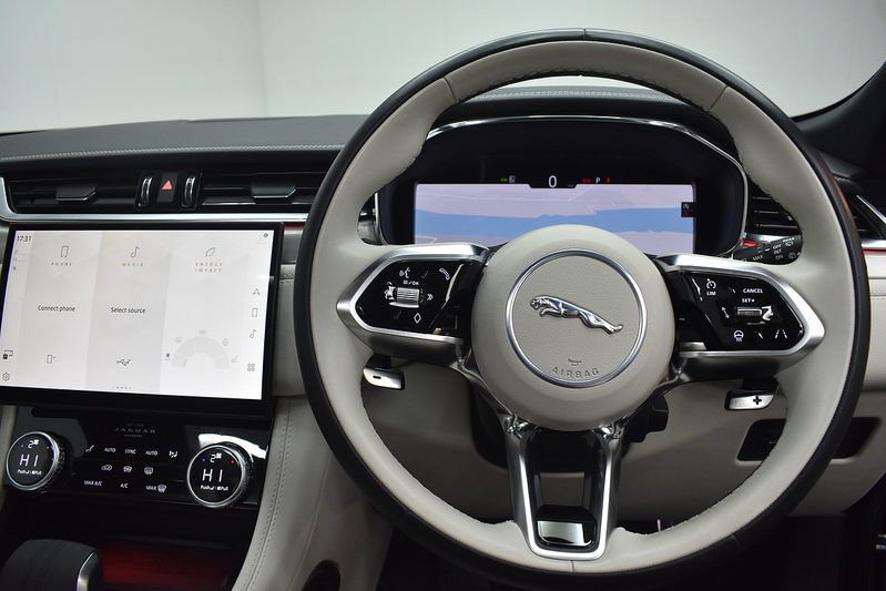 Jaguar F-PACE D200 MHEV R-Dynamic SE Black - U6340