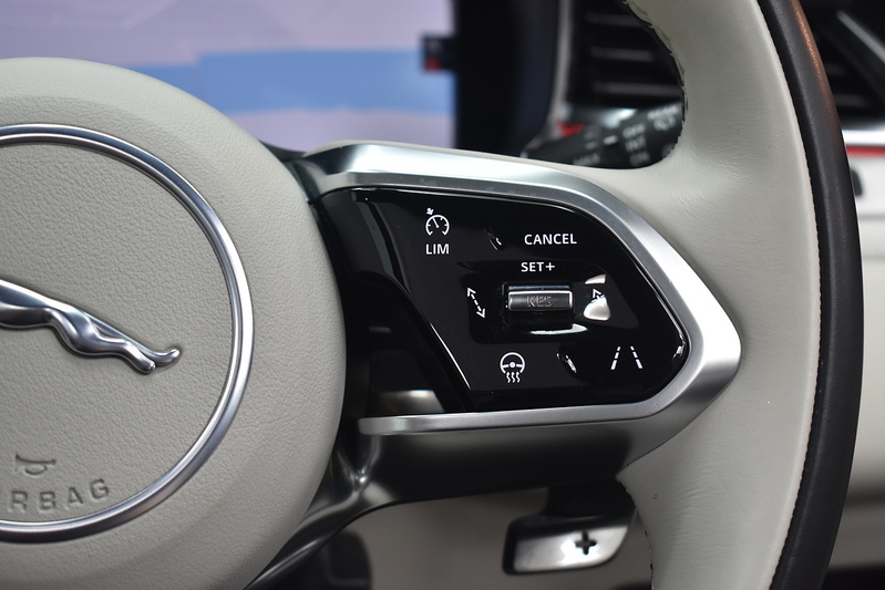 Jaguar F-PACE D200 MHEV R-Dynamic SE Black - U6340