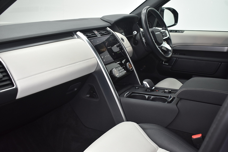 Land Rover Discovery D250 MHEV R-Dynamic SE - U6341