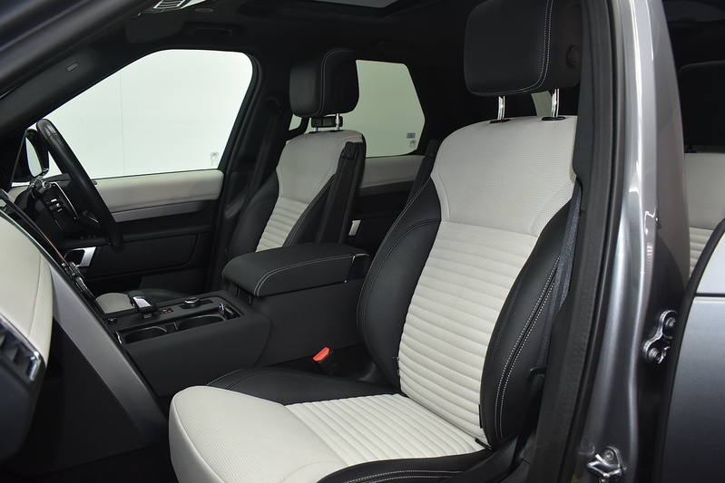 Land Rover Discovery D250 MHEV R-Dynamic SE - U6341