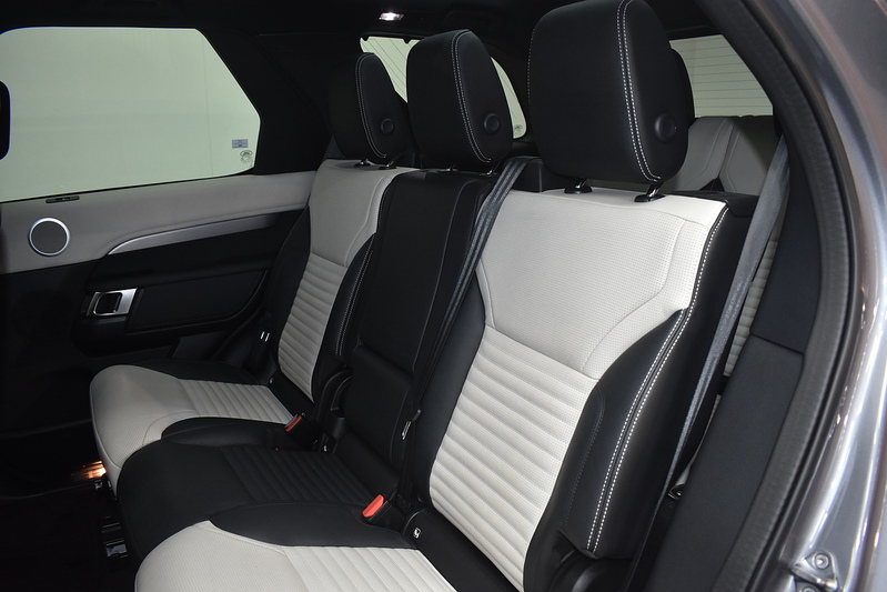 Land Rover Discovery D250 MHEV R-Dynamic SE - U6341