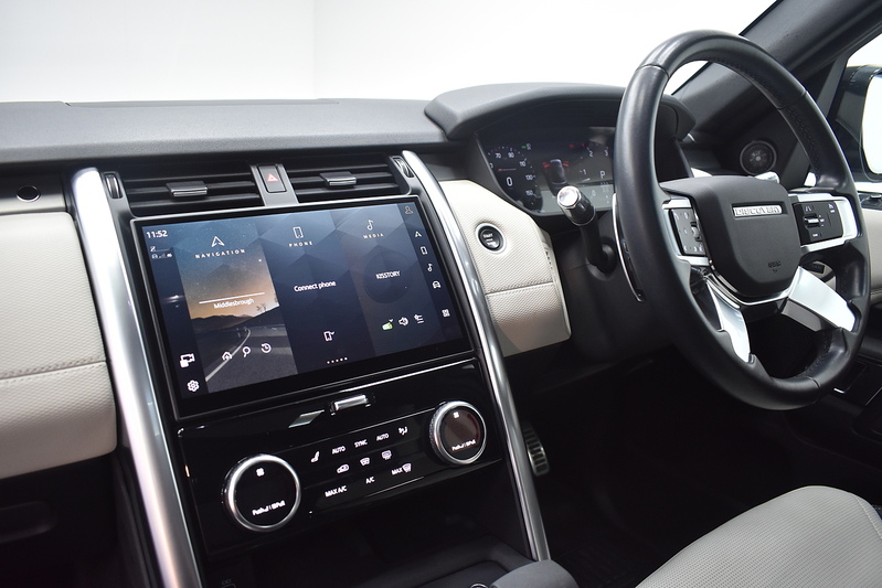 Land Rover Discovery D250 MHEV R-Dynamic SE - U6341