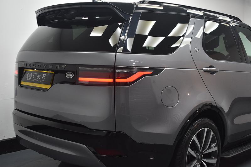 Land Rover Discovery D250 MHEV R-Dynamic SE - U6341