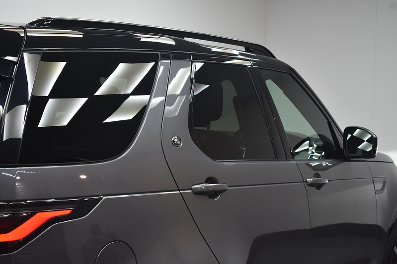 Land Rover Discovery D250 MHEV R-Dynamic SE - U6341