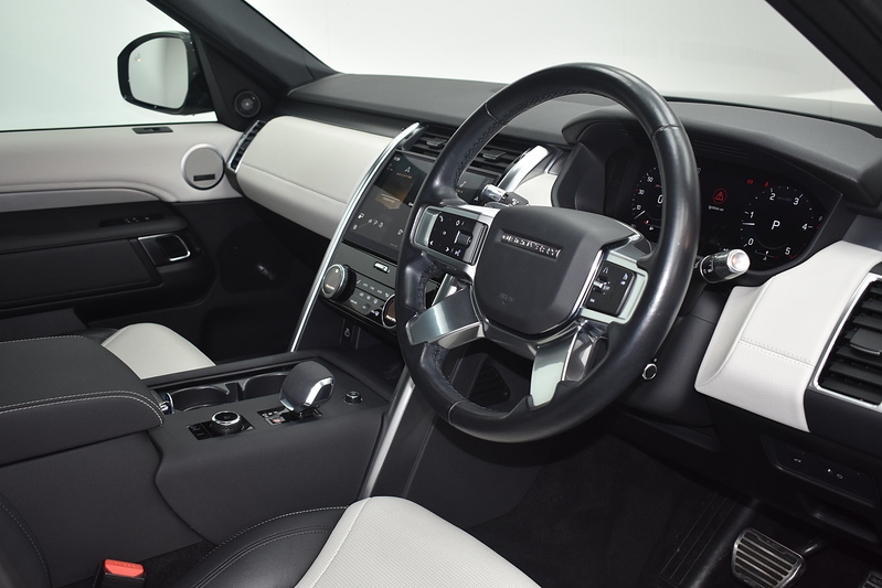 Land Rover Discovery D250 MHEV R-Dynamic SE - U6341