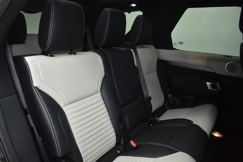 Land Rover Discovery D250 MHEV R-Dynamic SE - U6341
