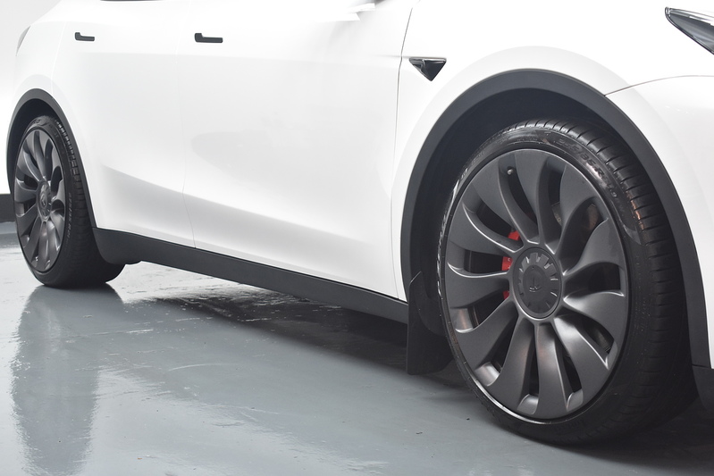 Tesla Model Y Performance - U6343