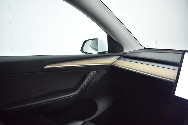 Tesla Model Y Performance - U6343