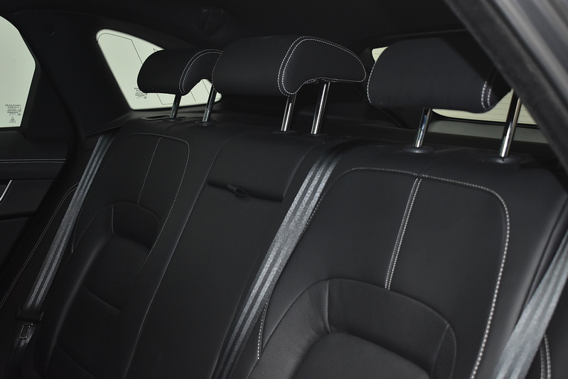 Jaguar F-PACE D200 MHEV R-Dynamic Black - U6345