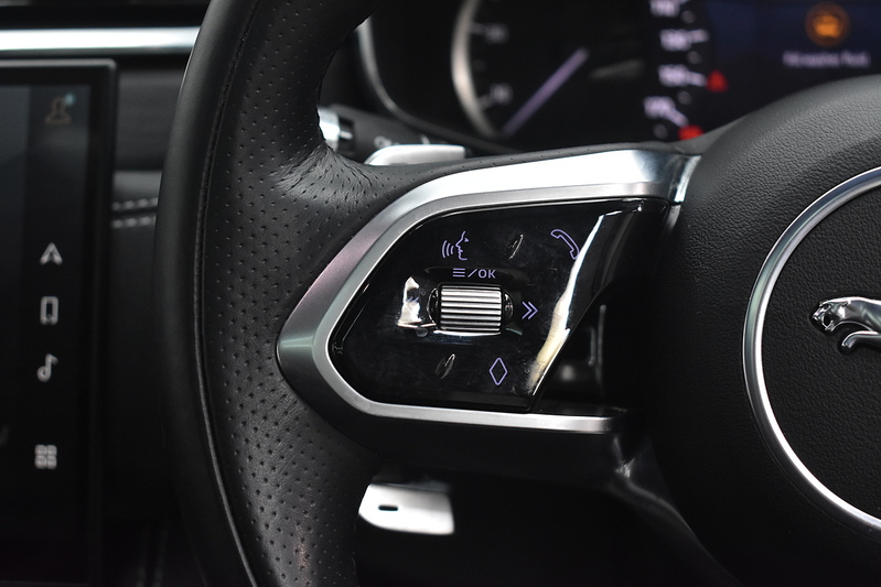Jaguar F-PACE D200 MHEV R-Dynamic Black - U6345